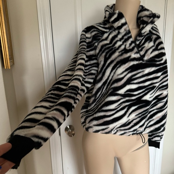 Calvin Klein Performance Zebra Print Fuzzy Half Zip Pull-Over Jacket Size M - Picture 1 of 11